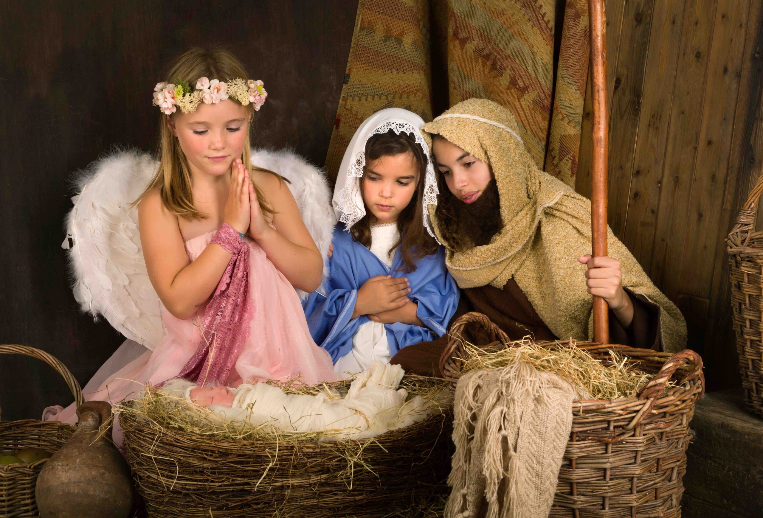 Live nativity kids